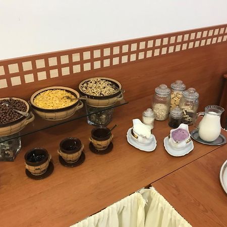 Hotel Radejov Knezdub Экстерьер фото