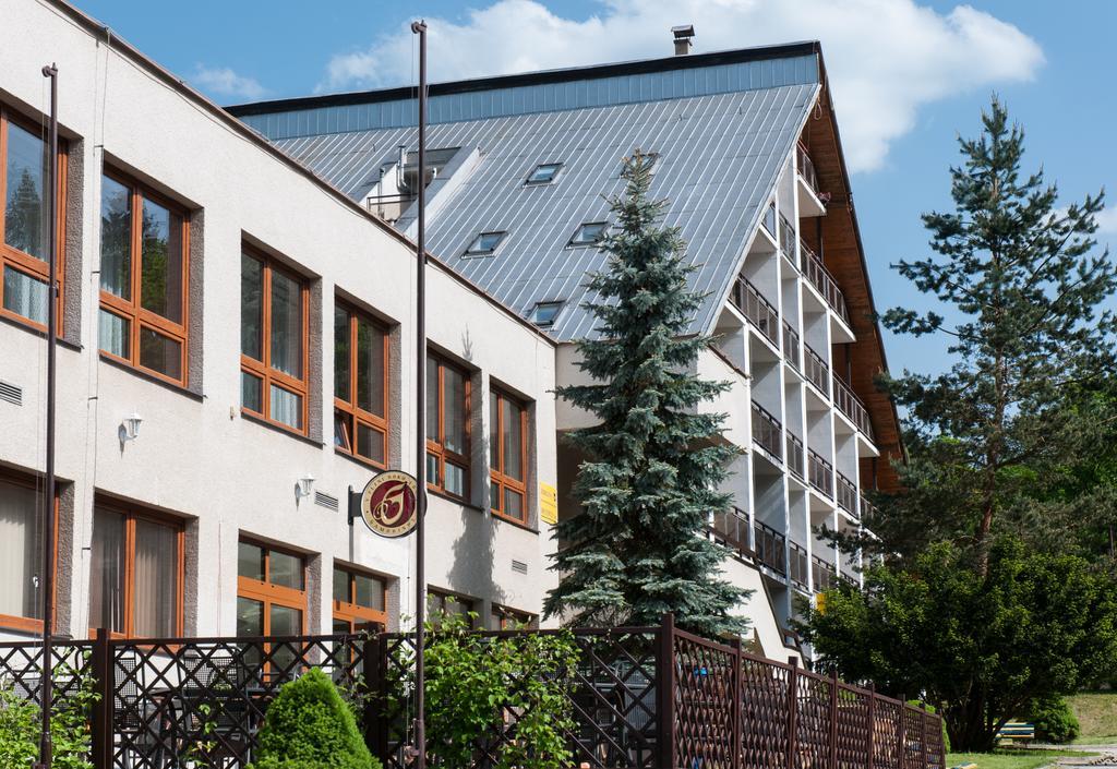Hotel Radejov Knezdub Экстерьер фото