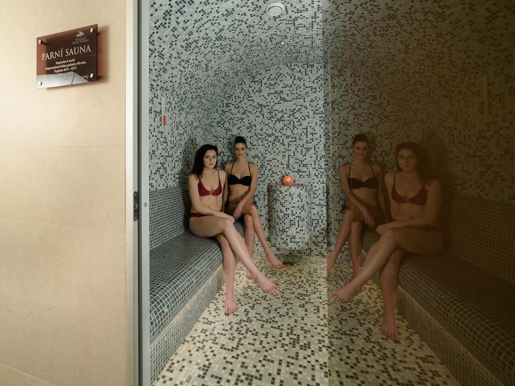 Hotel Radejov Knezdub Экстерьер фото