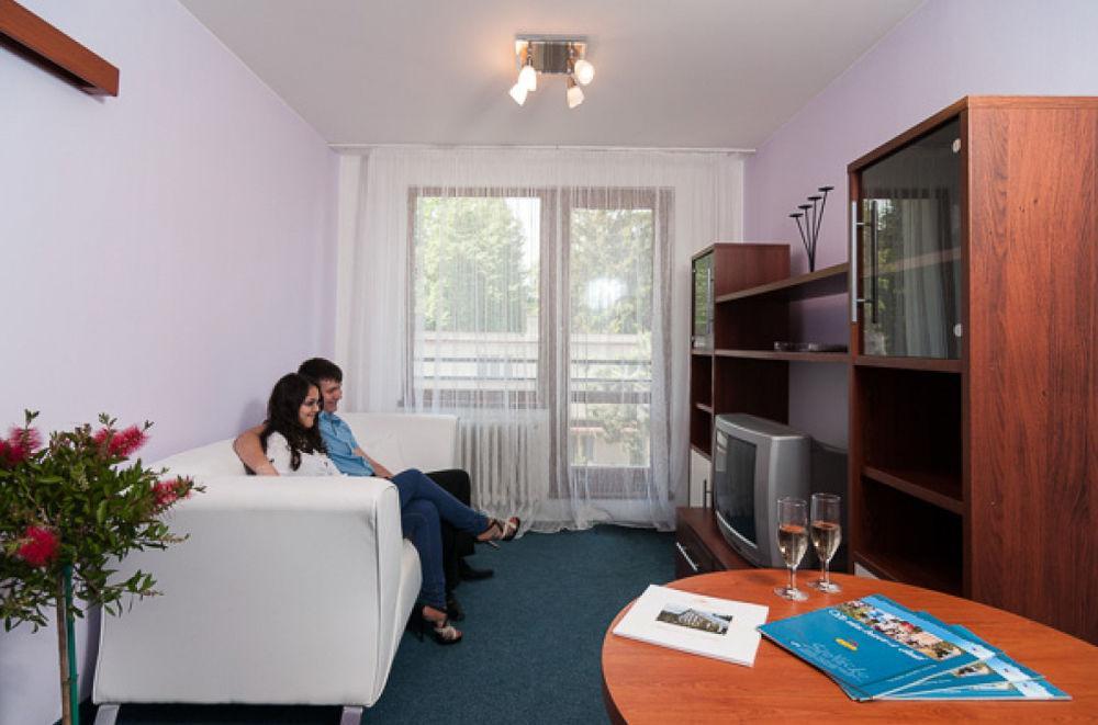 Hotel Radejov Knezdub Экстерьер фото