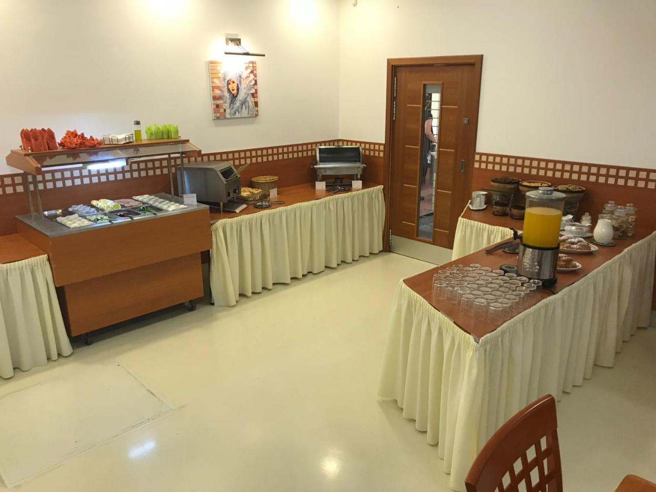 Hotel Radejov Knezdub Экстерьер фото